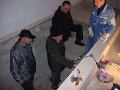  	

Derek Sharp, ein Spezialist für Mikwenneubauten, überwachte während der Bauphase die Einhaltung der rituellen Vorschriften